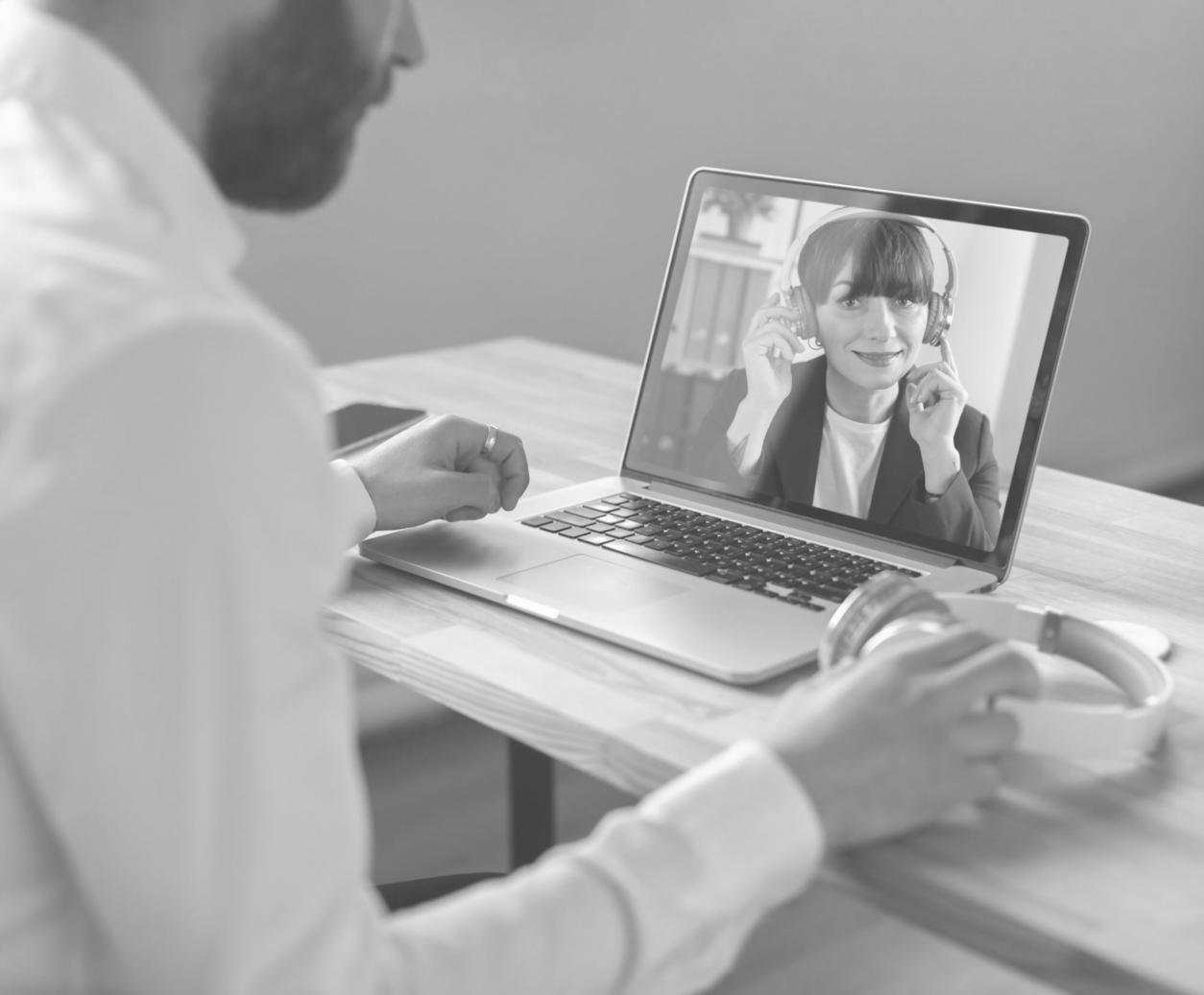 Ambiente de trabajo colaborativo en las oficinas de halvcephiq